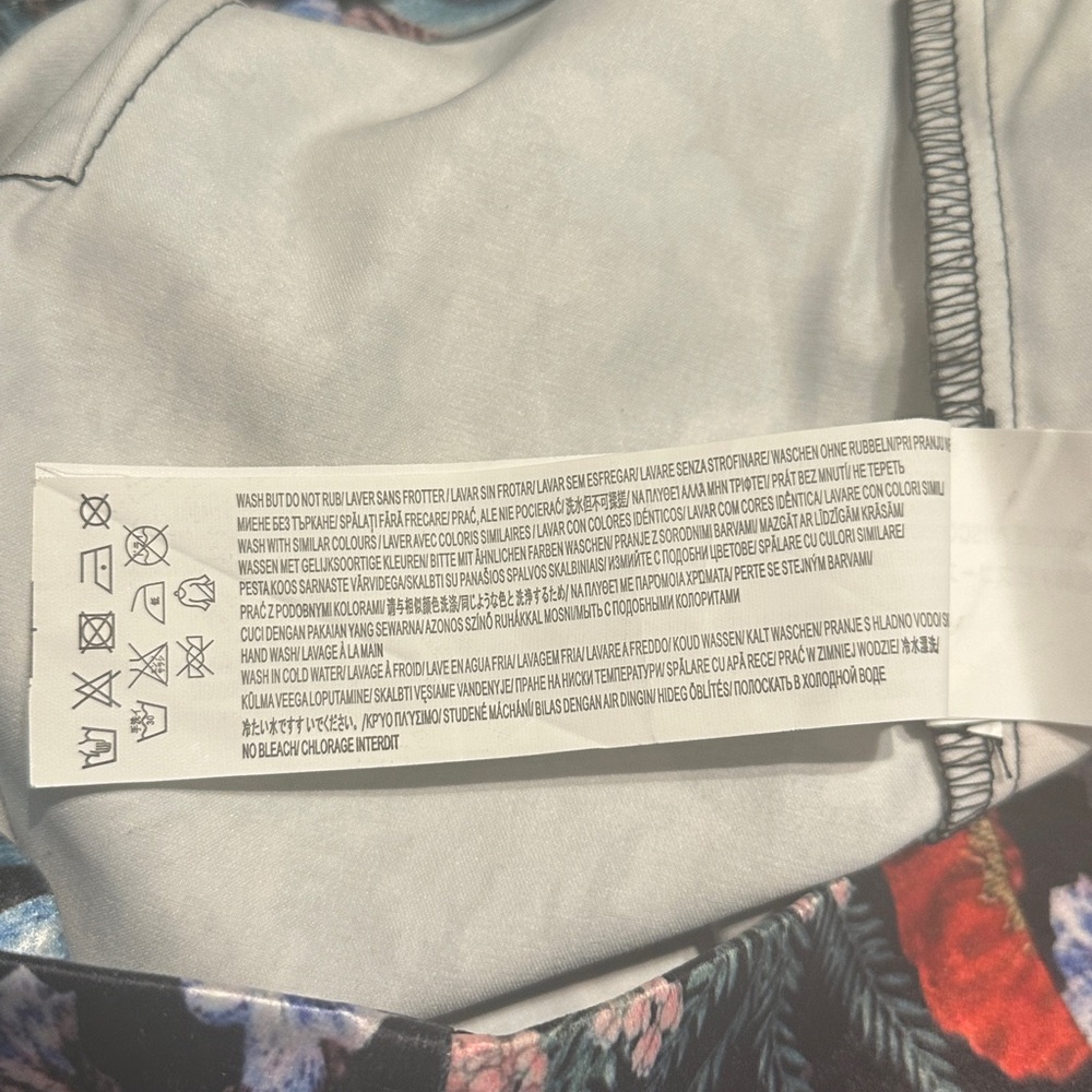 MINKPINK Floral Mini Skirt flowers Black - Picture 10 of 14